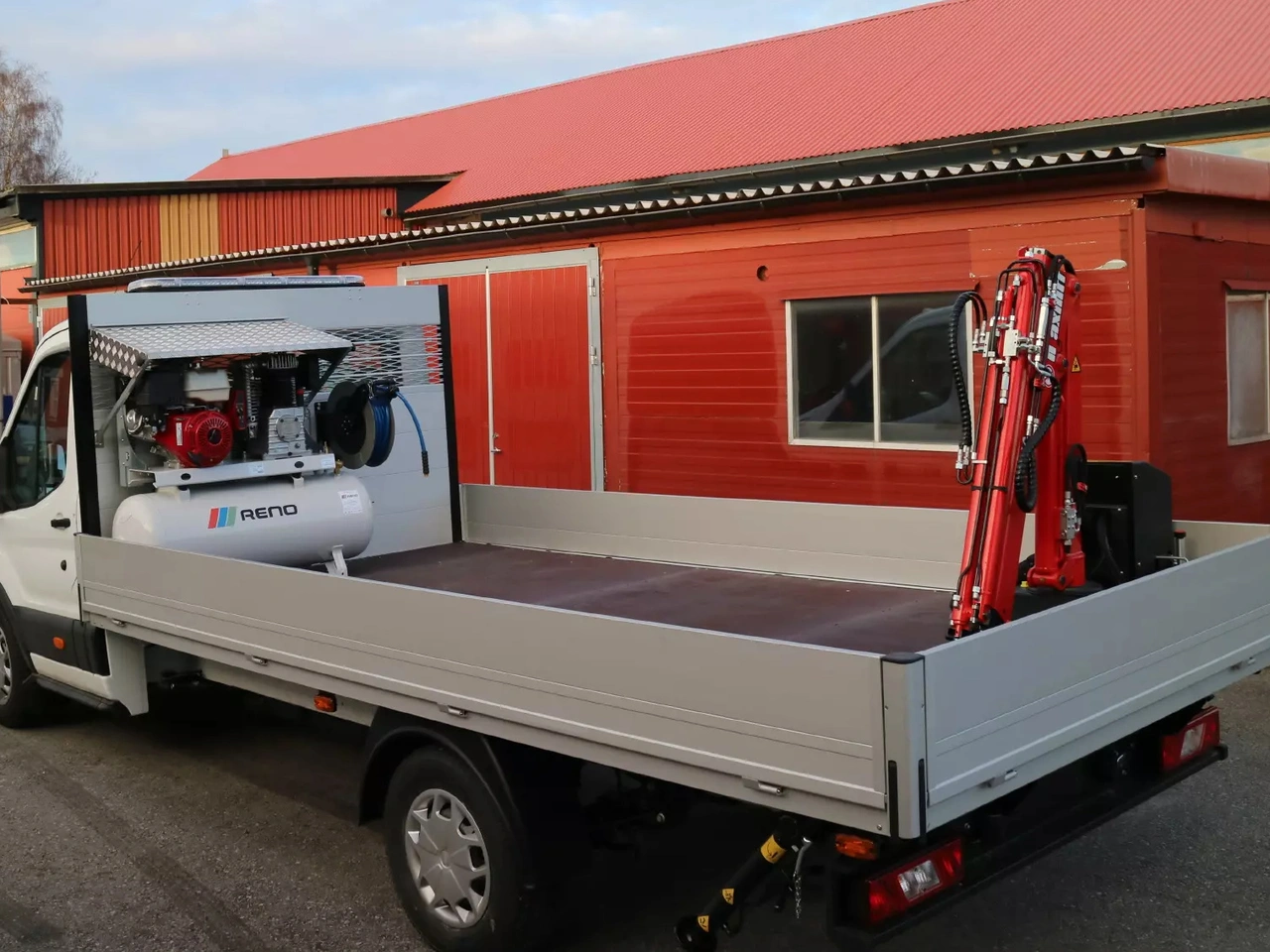 ML.110.3 - 3 hydrauliska utskjut Utskjut B ( 200 kg 4.50 meter ut ) 12 volt el-hydraulik