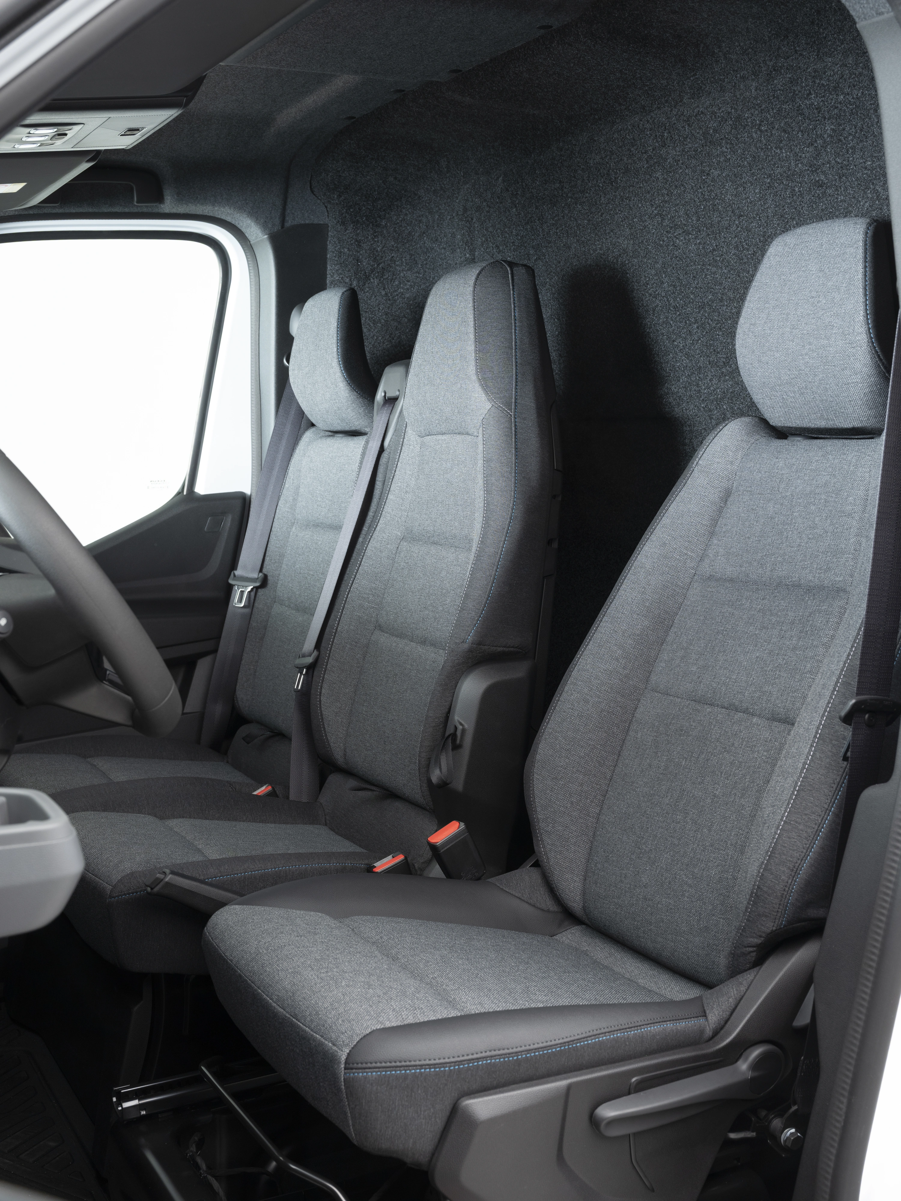 Renault Master Komfortvägg. Med ruta.