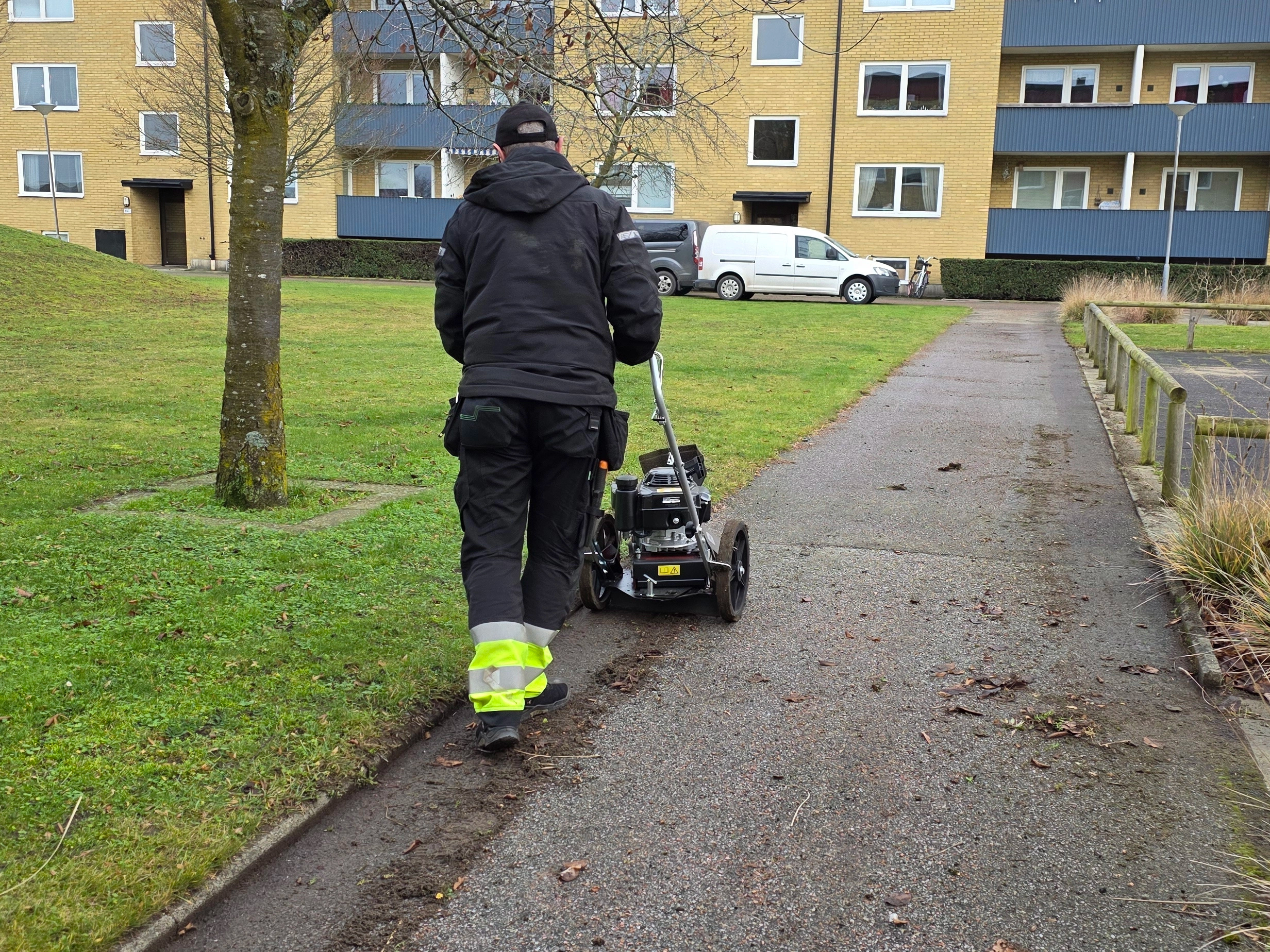 Smidiga maskiner för ogräsbekämpning