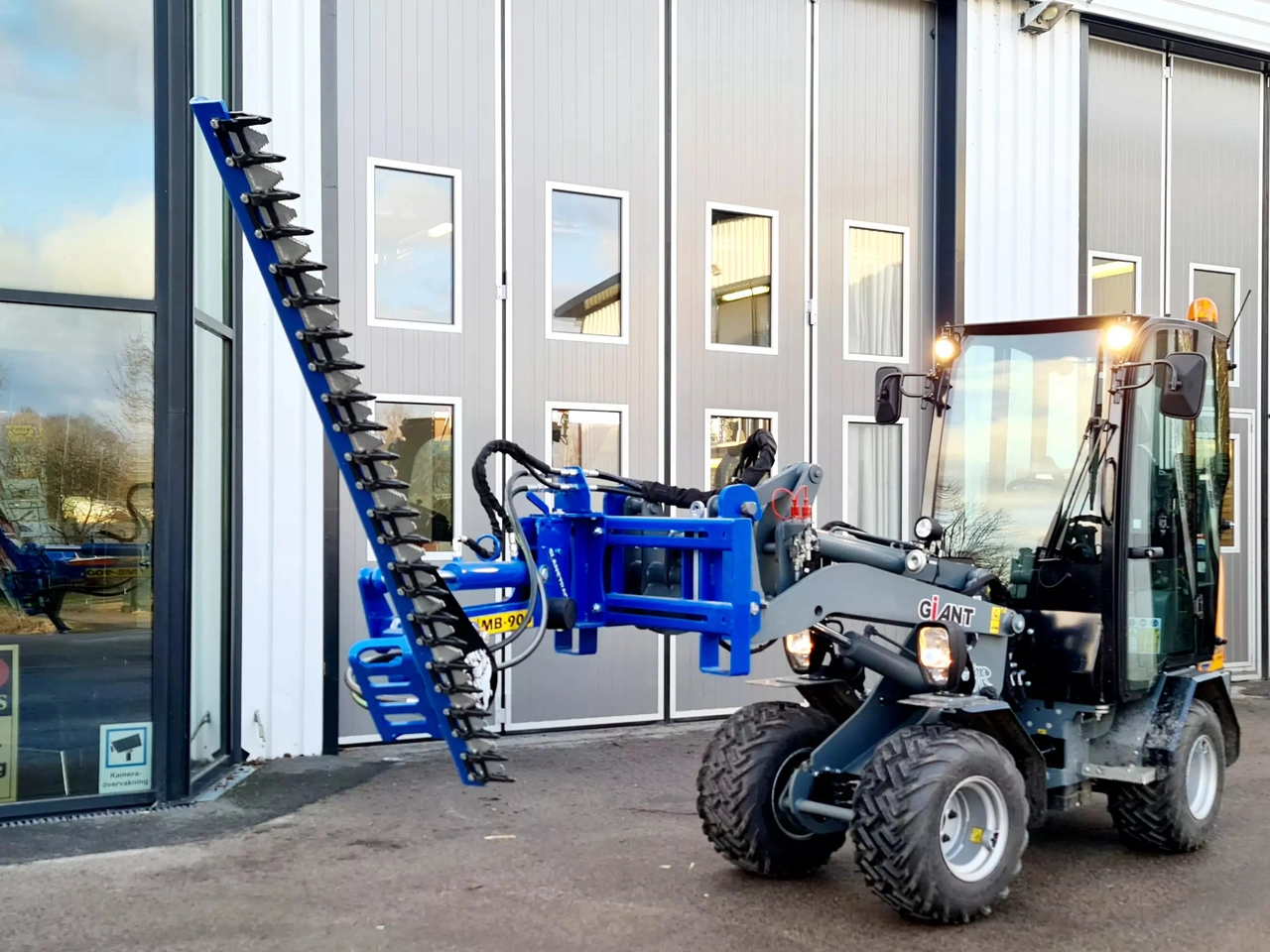 Slanetrac MB900 Häcksax + Buskröjare + Ogräsborste